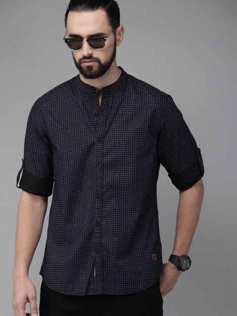 

Roadster Men Black & Blue Regular Fit Checked Casual Shirt