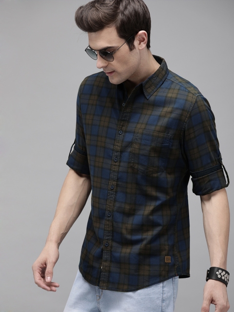 

Roadster Men Coffee Brown & Navy Blue Regular Fit Checked Casual Shirt