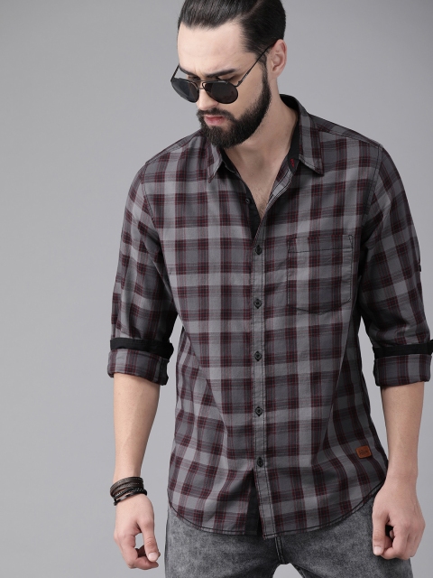 

Roadster Men Charcoal & Maroon Regular Fit Checked Casual Shirt