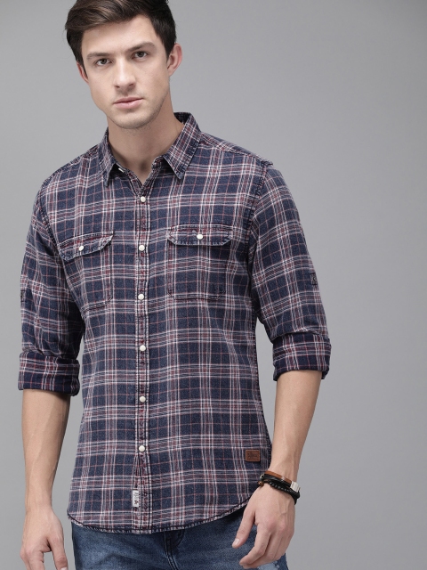 

Roadster Men Blue & White Regular Fit Checked Casual Shirt