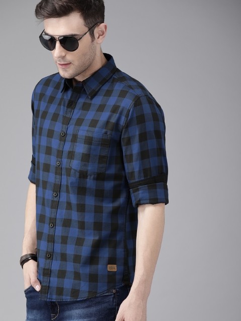 

Roadster Men Blue & Black Regular Fit Checked Casual Shirt