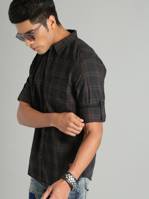 

The Roadster Lifestyle Co Men Charcoal Grey & Brown Regular Fit Checked Casual Shirt