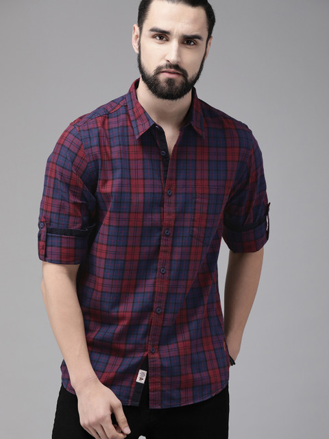 

Roadster Men Maroon & Navy Blue Regular Fit Checked Casual Shirt