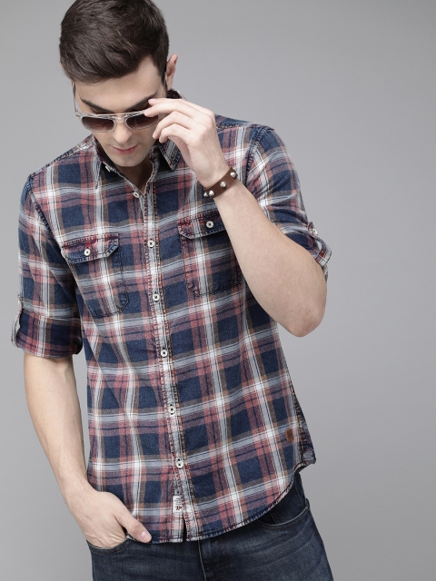 

Roadster Men Navy Blue & Maroon Regular Fit Checked Casual Shirt