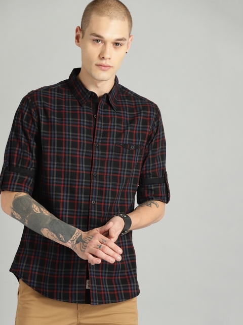 

The Roadster Lifestyle Co Men Black & Red Regular Fit Self Checked Casual Shirt