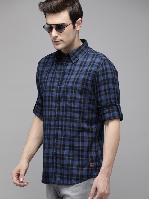 

The Roadster Lifestyle Co Men Blue & Black Checked Regular Fit Casual Shirt