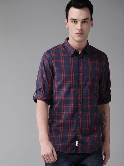 

Roadster Men Navy Blue & Red Regular Fit Checked Casual Shirt