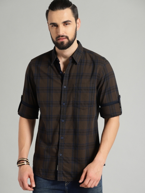 

Roadster Men Coffee Brown & Navy Blue Regular Fit Checked Casual Shirt