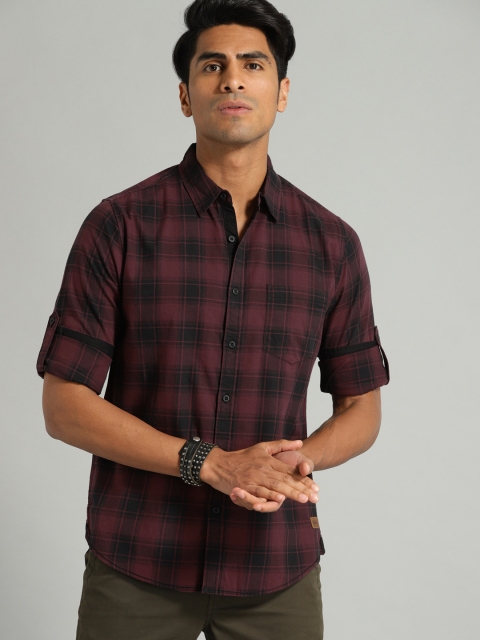 

Roadster Men Burgundy & Black Regular Fit Checked Casual Shirt