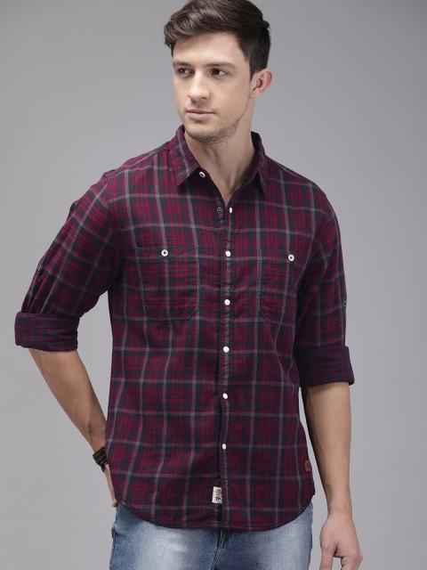

Roadster Men Maroon & Navy Blue Checked Casual Shirt