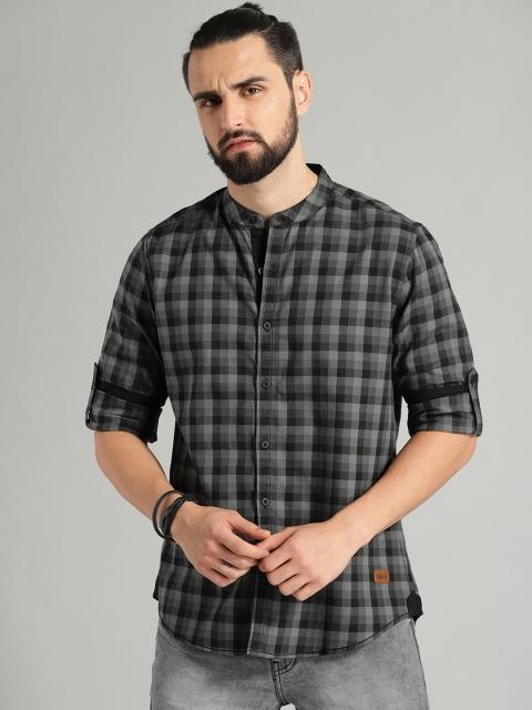 

Roadster Men Black Regular Fit Checked Casual Shirt