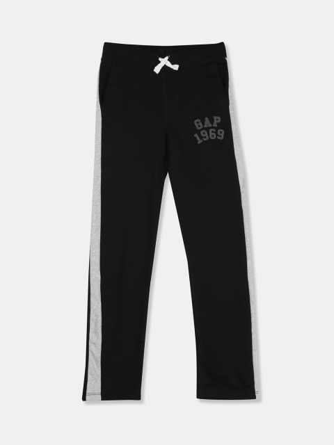 

GAP Boy's Slim Logo Pants in Fleece, Black