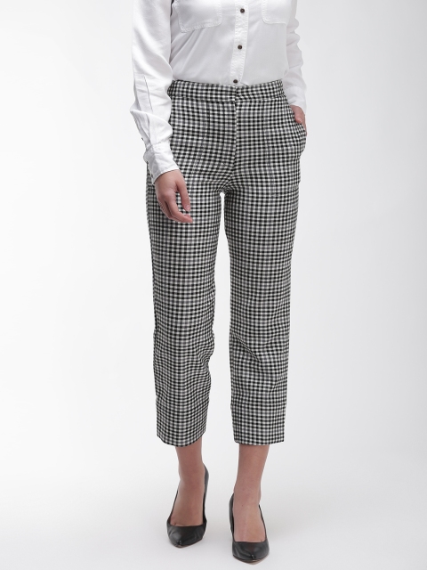 

Marks & Spencer Women White & Black Regular Fit Checked Cropped Formal Trousers