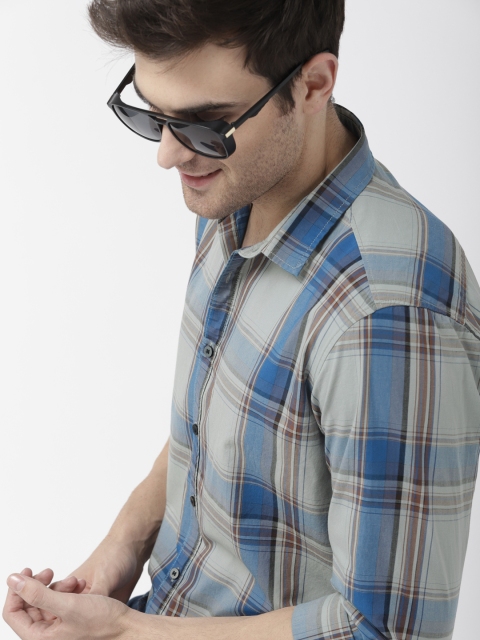 

Mast & Harbour Men Grey & Blue Regular Fit Checked Casual Shirt