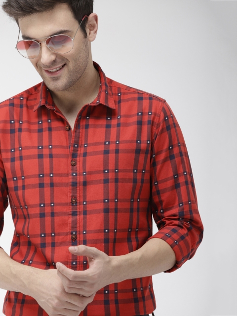 

Mast & Harbour Men Red & Navy Blue Regular Fit Checked Casual Shirt