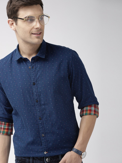 

Mast & Harbour Men Navy Blue & Green Regular Fit Self Design Casual Shirt