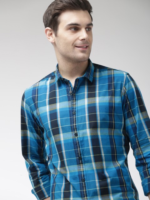 

Mast & Harbour Men Blue & White Regular Fit Checked Casual Shirt