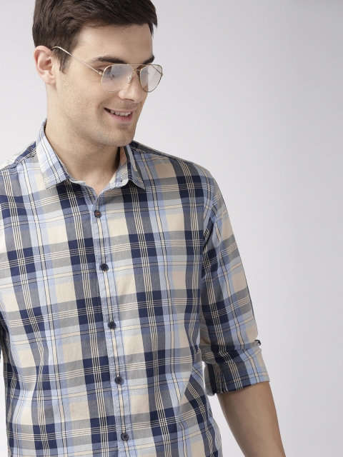 

Mast & Harbour Men Cream-Coloured & Navy Blue Regular Fit Checked Casual Shirt