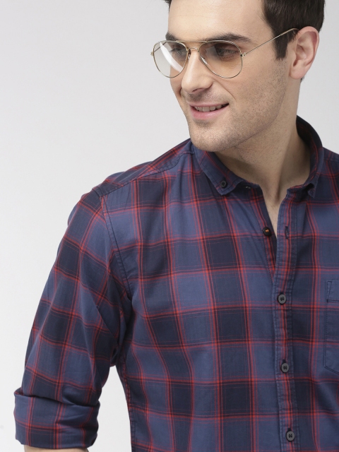 

Mast & Harbour Men Navy Blue & Red Regular Fit Checked Casual Shirt