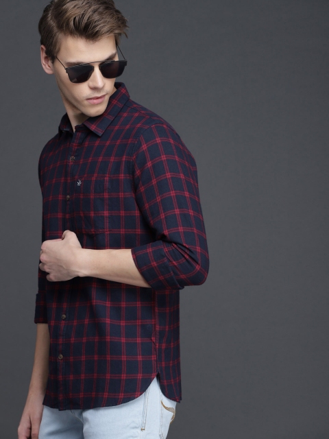 

WROGN Men Navy Blue & Red Slim Fit Checked Casual Shirt