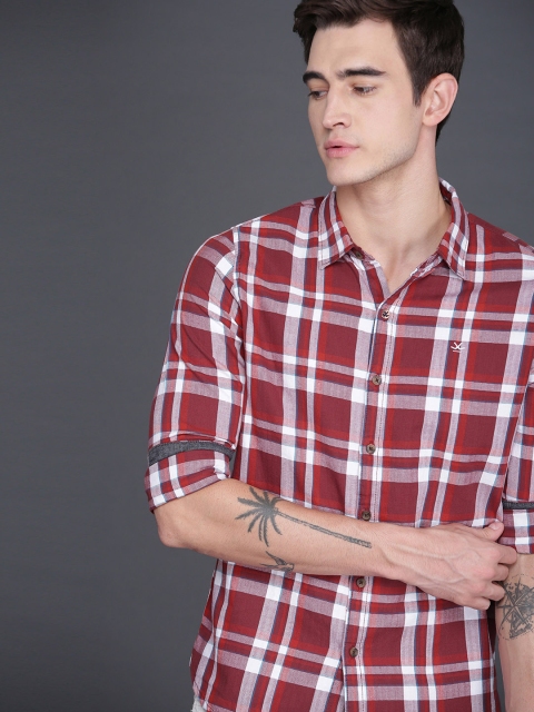 Men Red & White Slim Fit Checked Casual Shirt