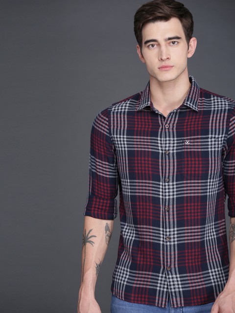

WROGN Men Navy Blue & Red Slim Fit Checked Casual Shirt
