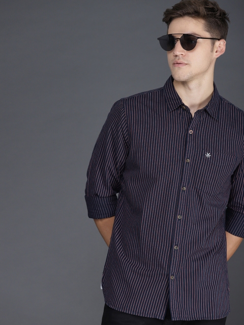

WROGN Men Navy Blue & Red Slim Fit Striped Casual Shirt