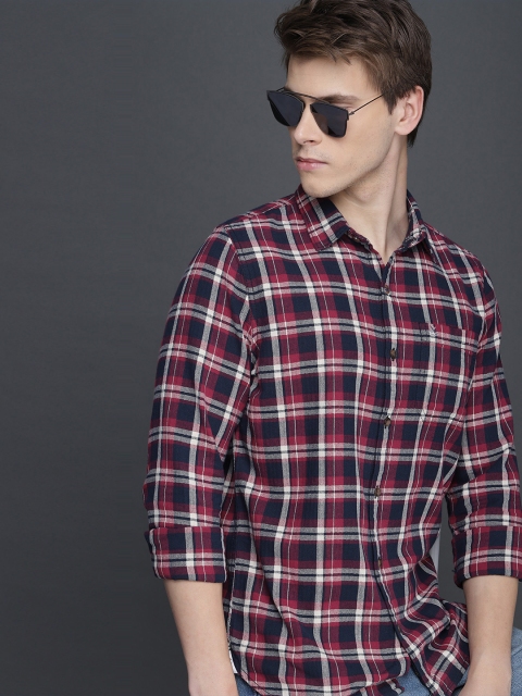 

WROGN Men Pink & Navy Blue Slim Fit Checked Casual Shirt