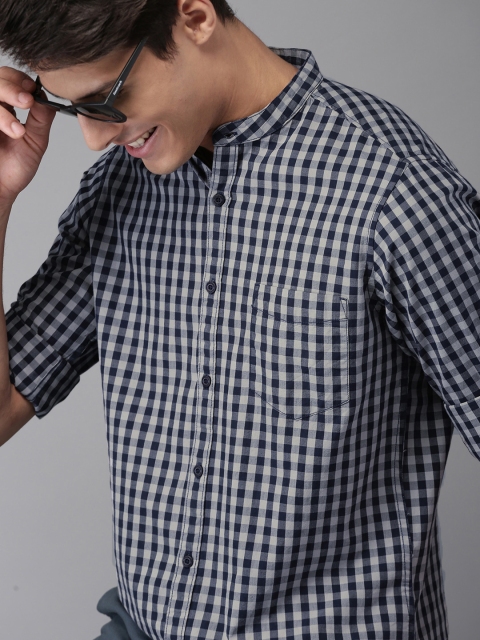 

HERE&NOW Men Grey & Navy Blue Regular Fit Checked Casual Shirt