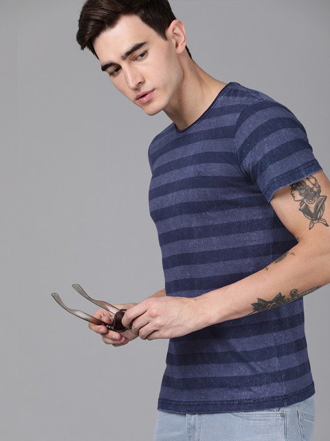 

WROGN Men Navy Blue Striped Slim Fit Round Neck T-shirt