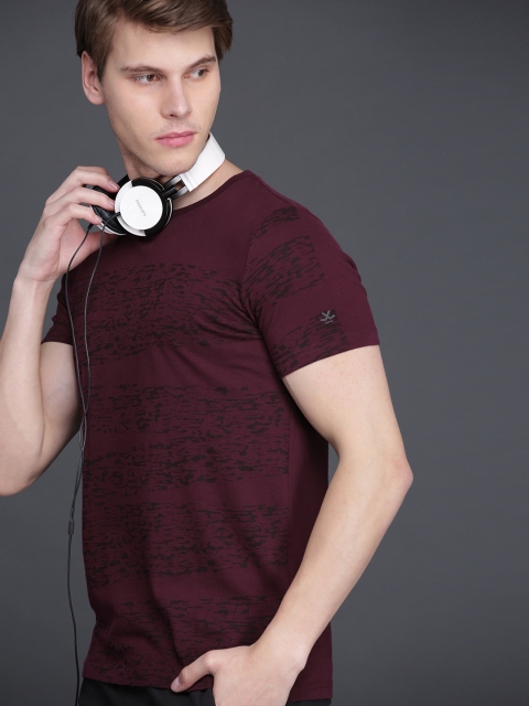 Men Burgundy Printed Slim Fit Round Neck Pure Cotton T-shirt