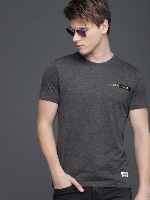 

WROGN Men Charcoal Solid Round Neck T-shirt