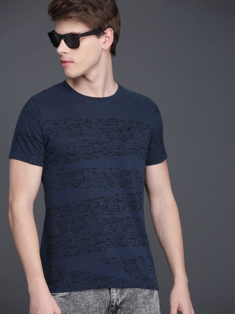 

WROGN Men Blue & Black Printed Slim Fit Round Neck T-shirt