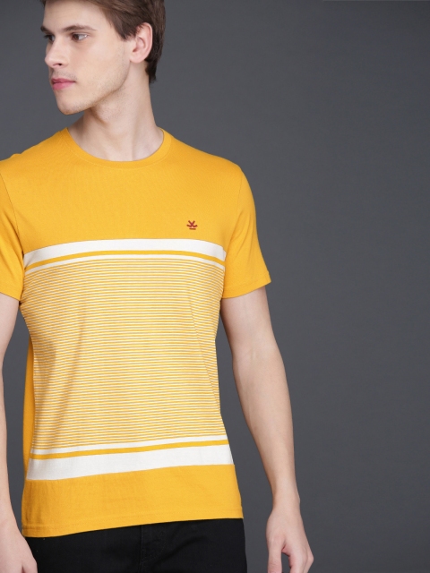 

WROGN Men Mustard Yellow Striped Round Neck T-shirt