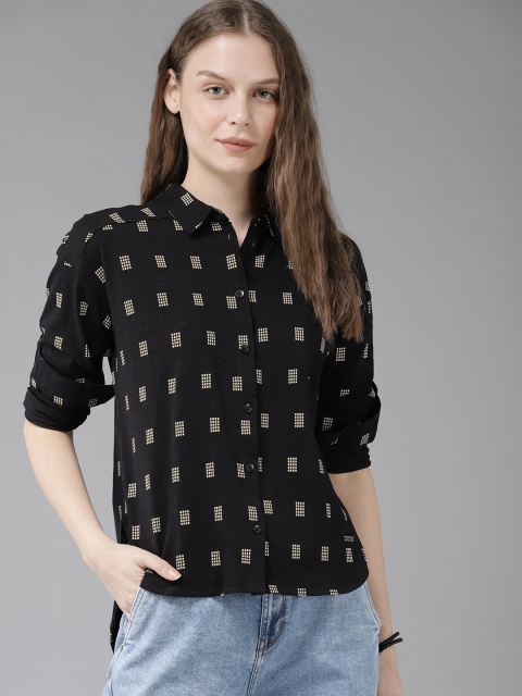 

The Roadster Lifestyle Co Women Black & White Regular Fit Printed Casual Shirt