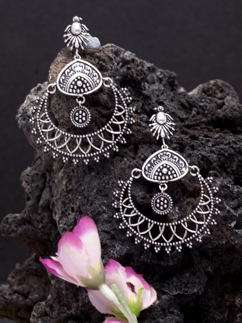 

Infuzze Oxidised Silver-Toned Brass-Plated Crescent Shaped Chandbalis