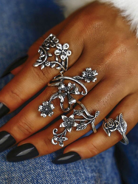 

OOMPH Set of 4 Antique Silver-Toned Stone-Studded Rings
