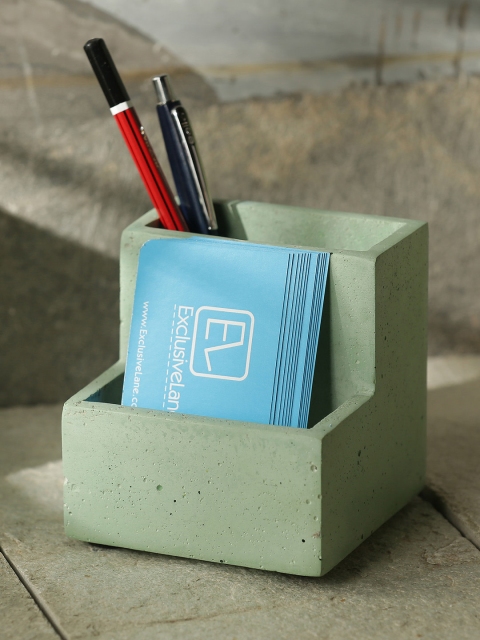

ExclusiveLane Teal Green Self-Design Hand-Crafted Concrete Paperweight
