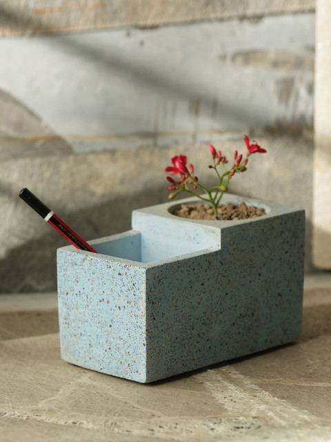 

ExclusiveLane Blue Self-Design Hand-Crafted Concrete Paperweight