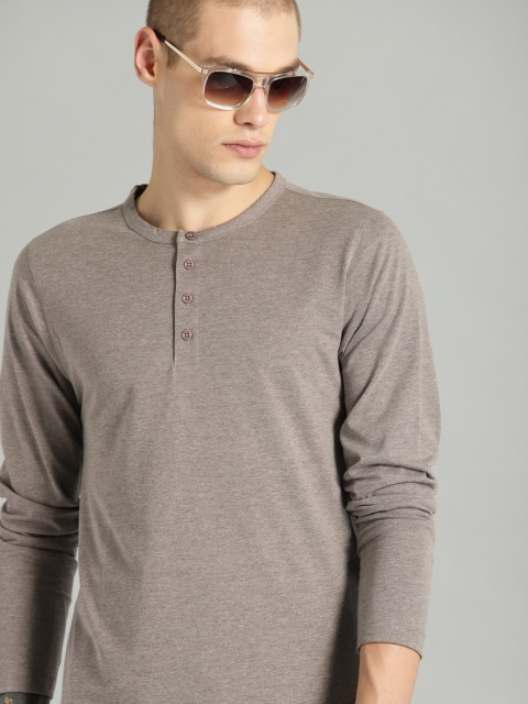 

Roadster Men Brown Melange Solid Round Neck T-shirt