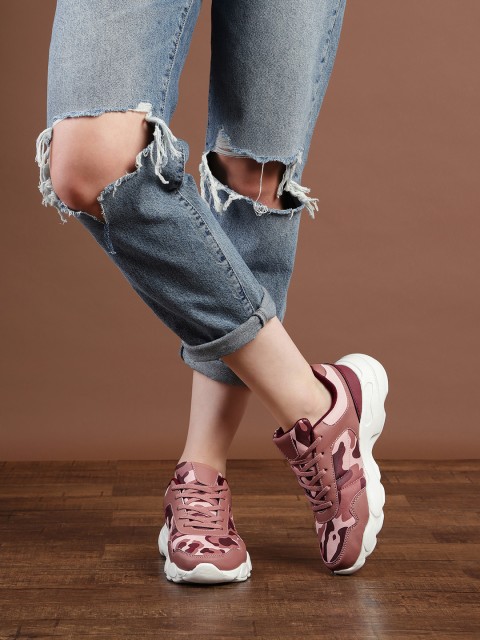 

Roadster Women Pink Printed Sneakers