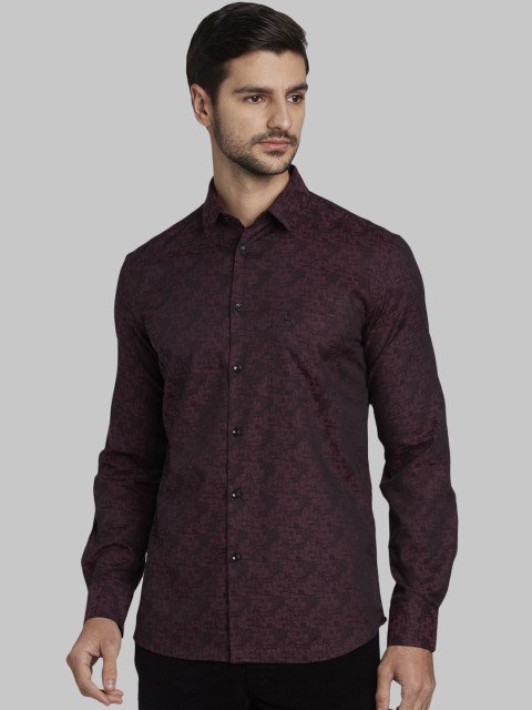 

Parx Men Burgundy & Black Slim Fit Floral Self Design Casual Shirt