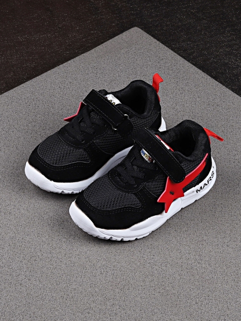 

Walktrendy Kids Black & Red Woven Design Sneakers