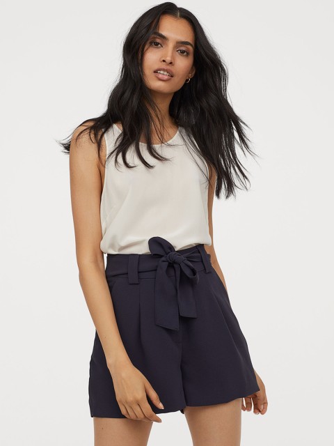 

H&M Women Blue Solid Shorts With a Tie Belt