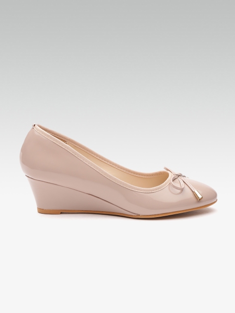 

Carlton London Women Nude-Coloured Solid Pumps