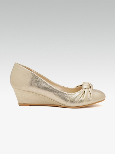 

Carlton London Women Gold-Toned Solid Pumps