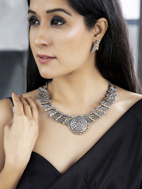 

Rubans Silver-Toned and Gold-Toned Oxidised Handcrafted Jewellery Set