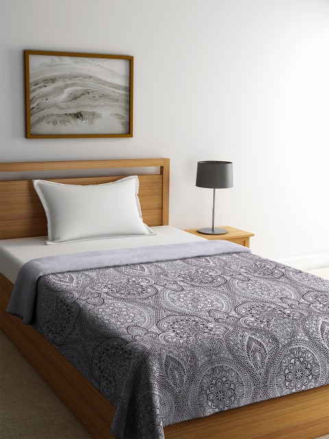 

SPACES Black & White Ethnic Motifs AC Room 300 GSM Single Bed Comforter