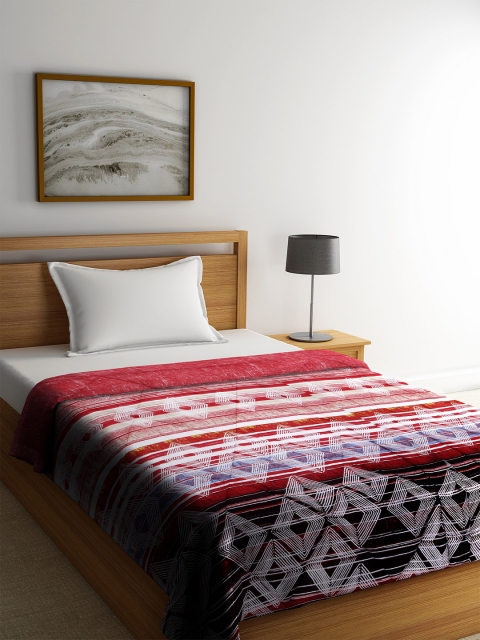 

SPACES Red & White Geometric AC Room 150 GSM Single Bed Comforter