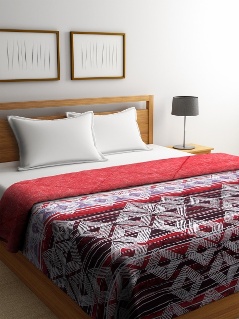 

SPACES Maroon & Black Geometric Print AC Room 150 GSM Double Bed Quilt